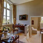 Hotel Hugenpoet 5*