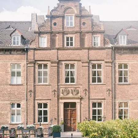 Hugenpoet Hotel 5*