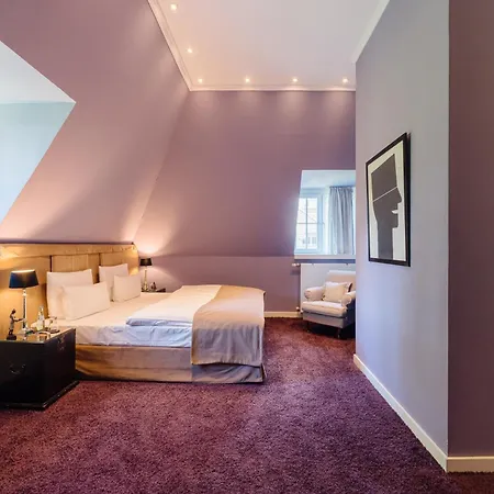 Hotel Hugenpoet 5*