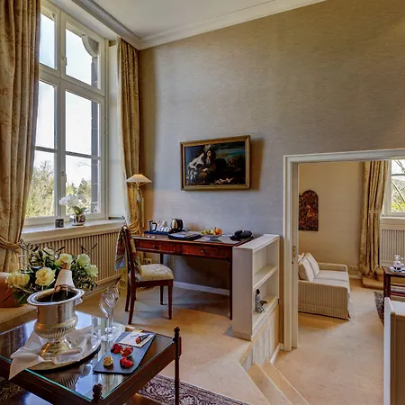 Hotel Hugenpoet 5*