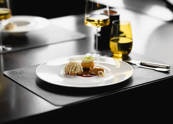 Отель Hugenpoet 5*